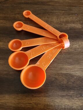 Vintage Rubbermaid Orange Plastic Measuring Spoon Set - 5 Piece